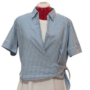 Liz Claiborne Blue and White Short Sleeve Wrap Shirt 100% cotton